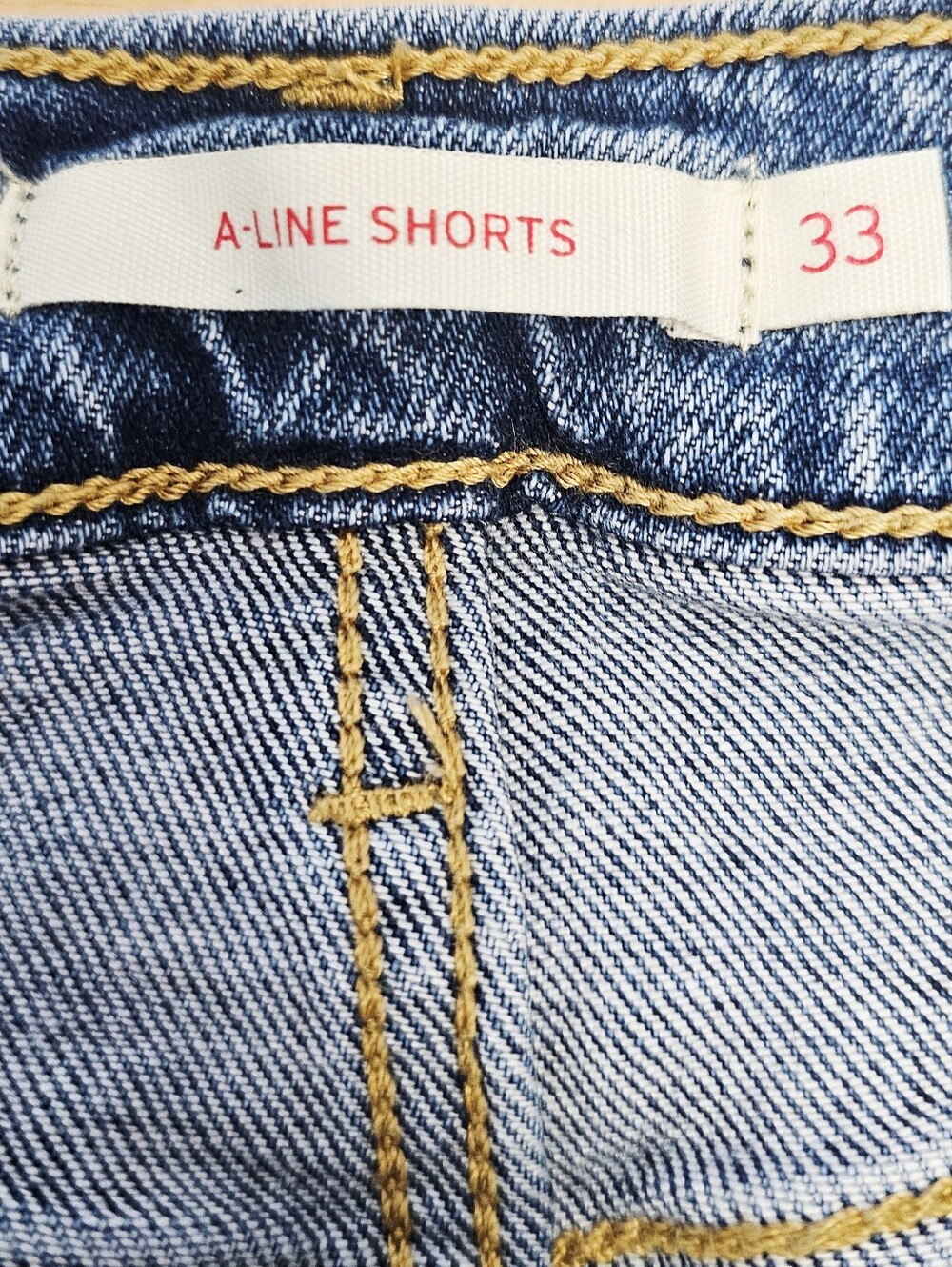 Levi’s A-Line Denim Shorts Women’s 33 Mid Rise Stretch Medium Wash - Picture 2 of 7